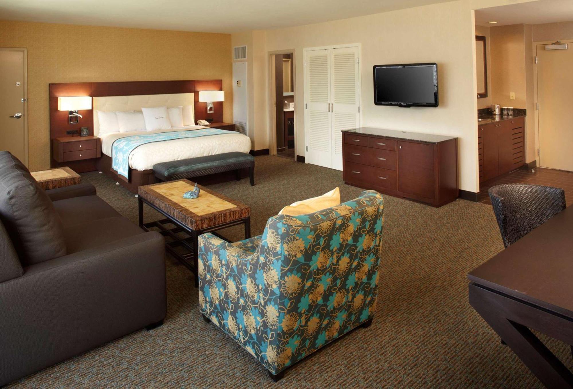 One Bedroom Kalia Suite King Bed Partial Ocean View,1552442986:JPEG
