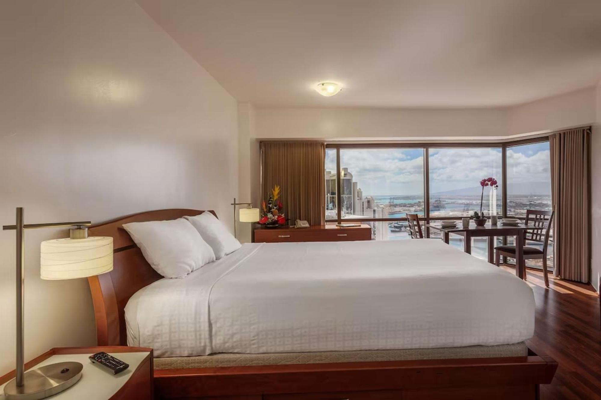 Suite Harbor or Ocean View,1605199285:JPEG