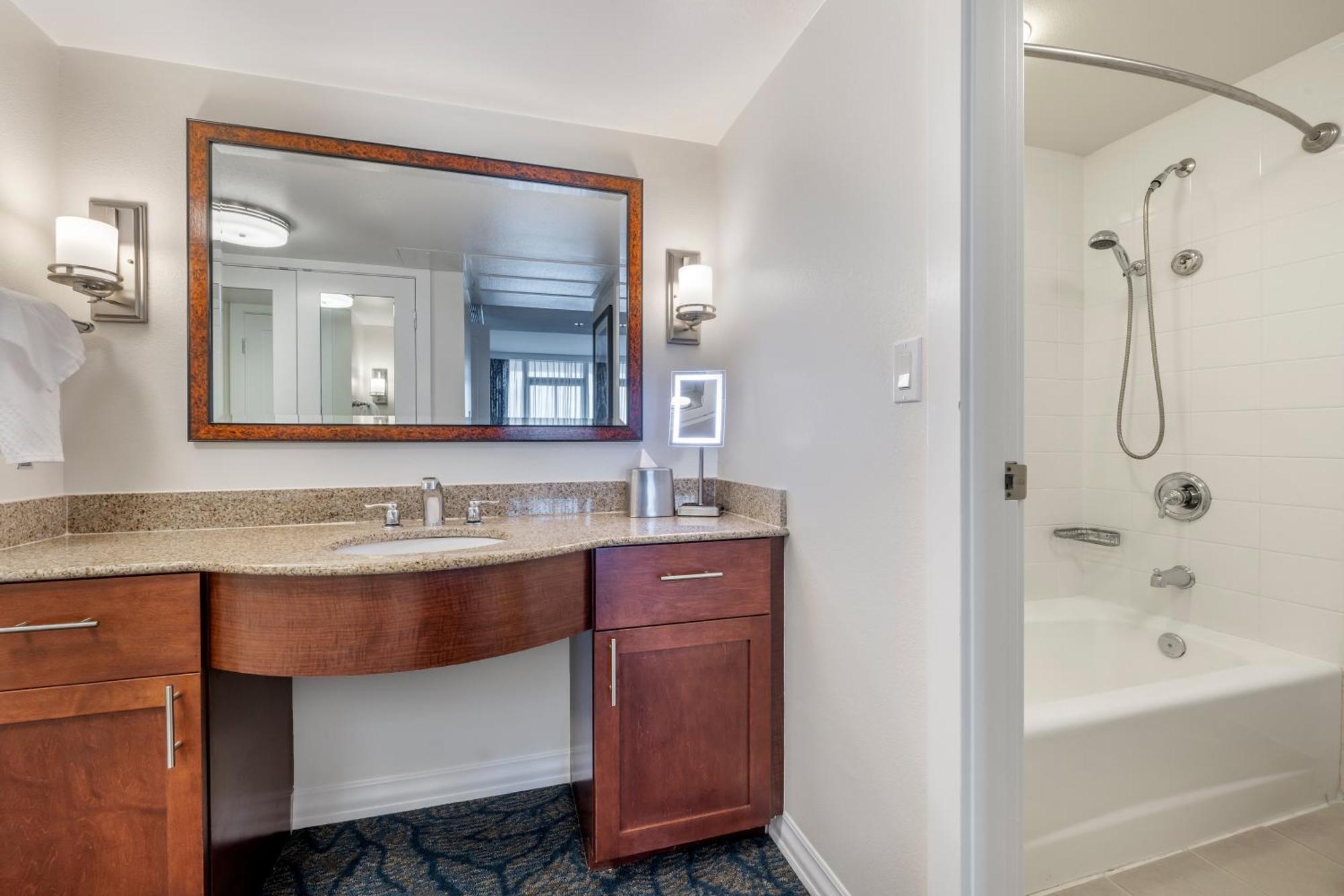 Two-Bedroom Bi-Level Penthouse Suite Ocean View Lagoon Tower,1694535195:JPEG
